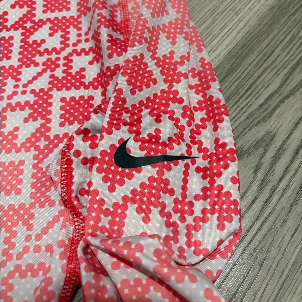 Nike Women’s 1/2 Zip Pullover Size Medium